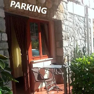 Vera- With Airconditioning And Free Parking Homestay szállás